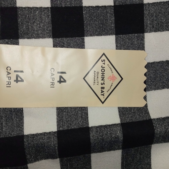 St. John's Bay black amd white checked pattern. - Picture 6 of 8